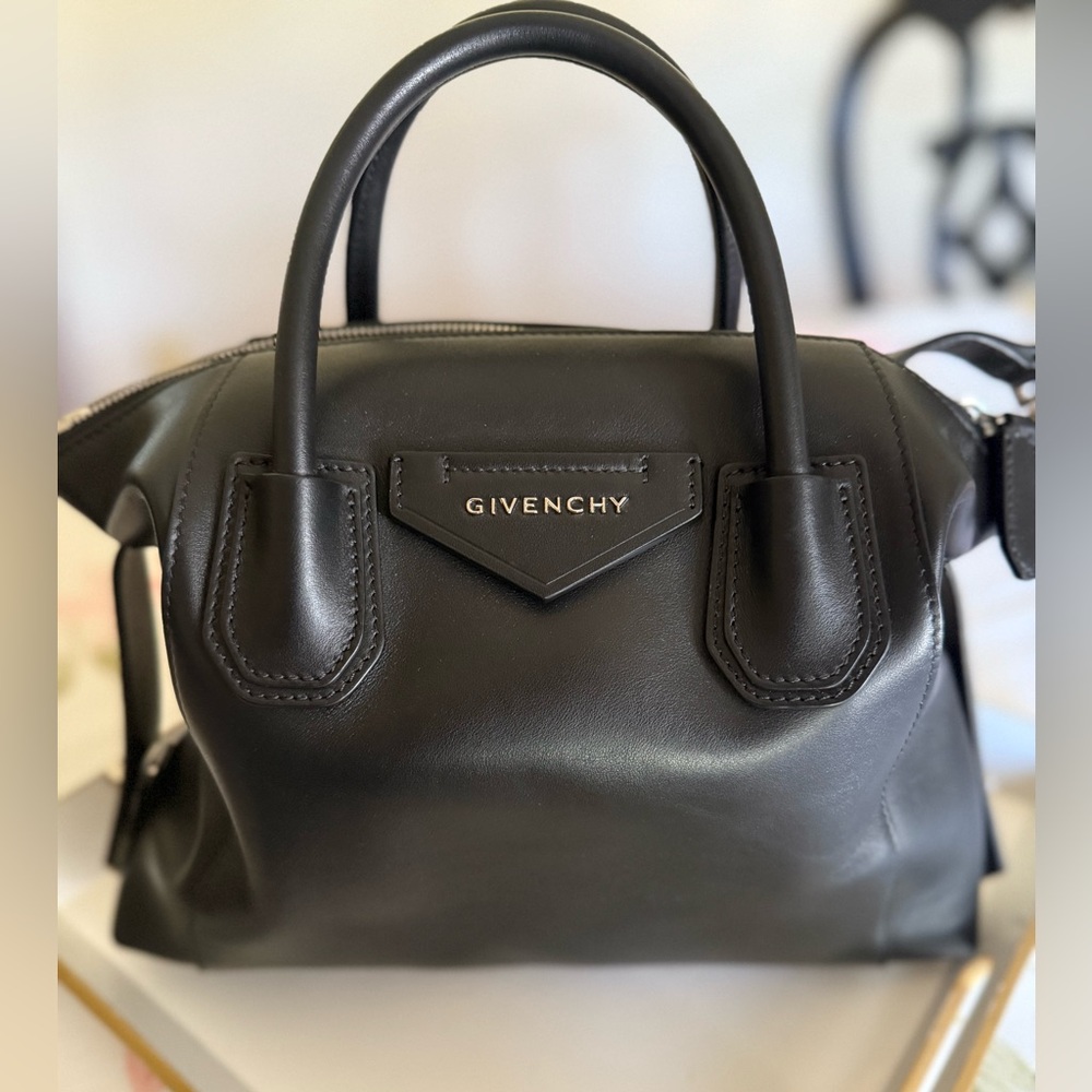 Givenchy Smooth Calfskin Small Soft Antigona Black - Picture 2 of 16